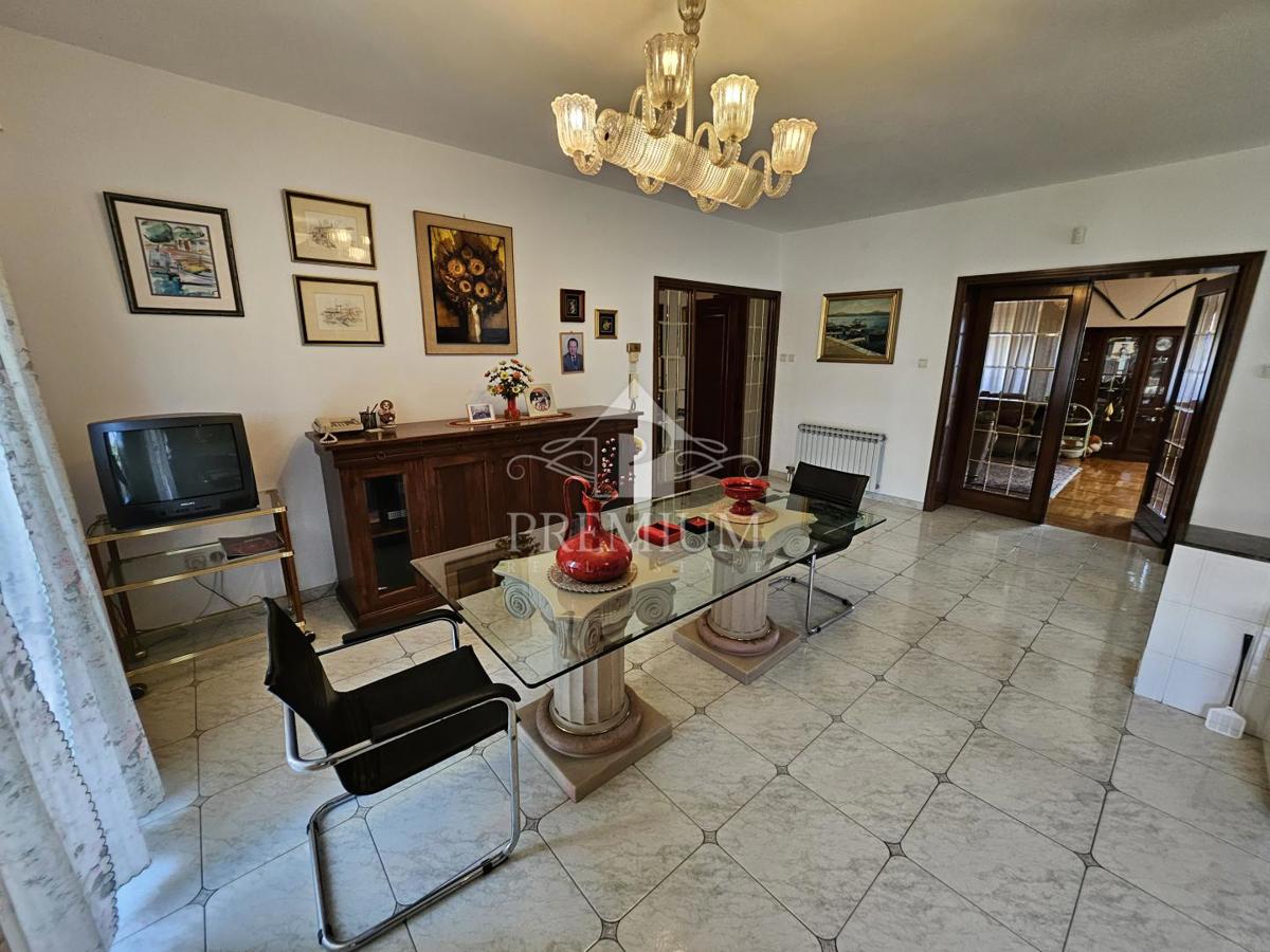 APPARTAMENTO SU DUE PIANI, GARAGE, GIARDINO