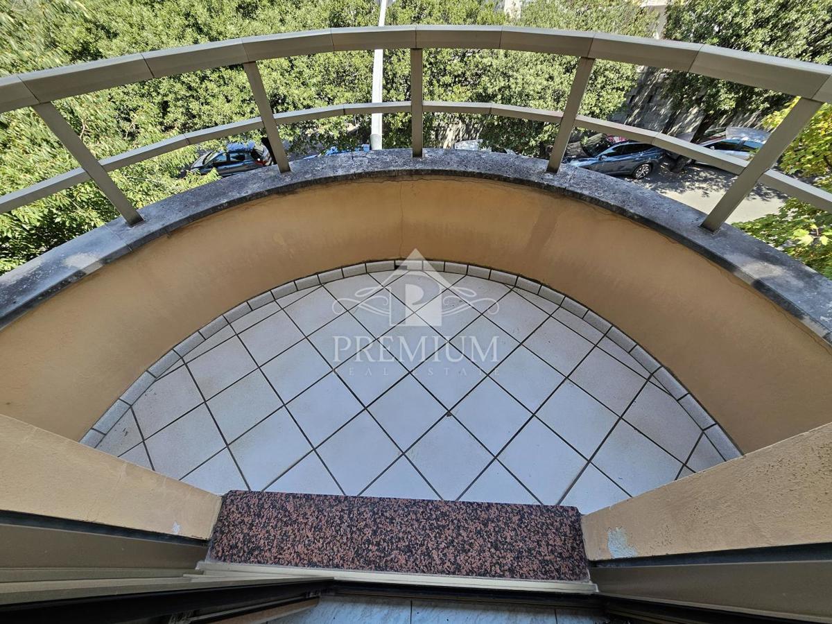 APPARTAMENTO SU DUE PIANI, GARAGE, GIARDINO