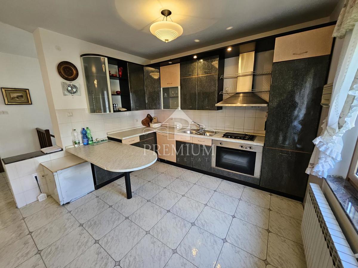 APPARTAMENTO SU DUE PIANI, GARAGE, GIARDINO