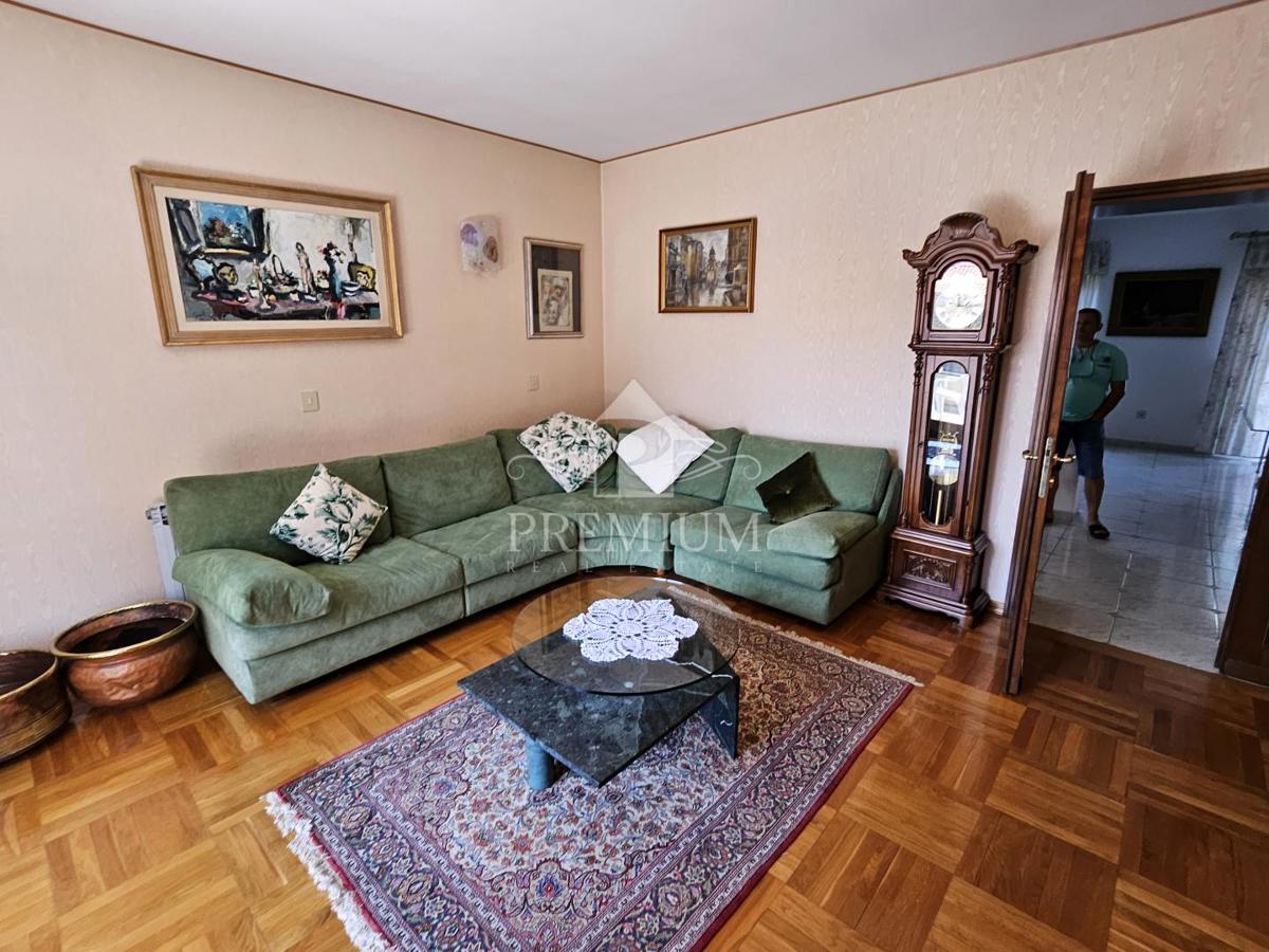 APPARTAMENTO SU DUE PIANI, GARAGE, GIARDINO