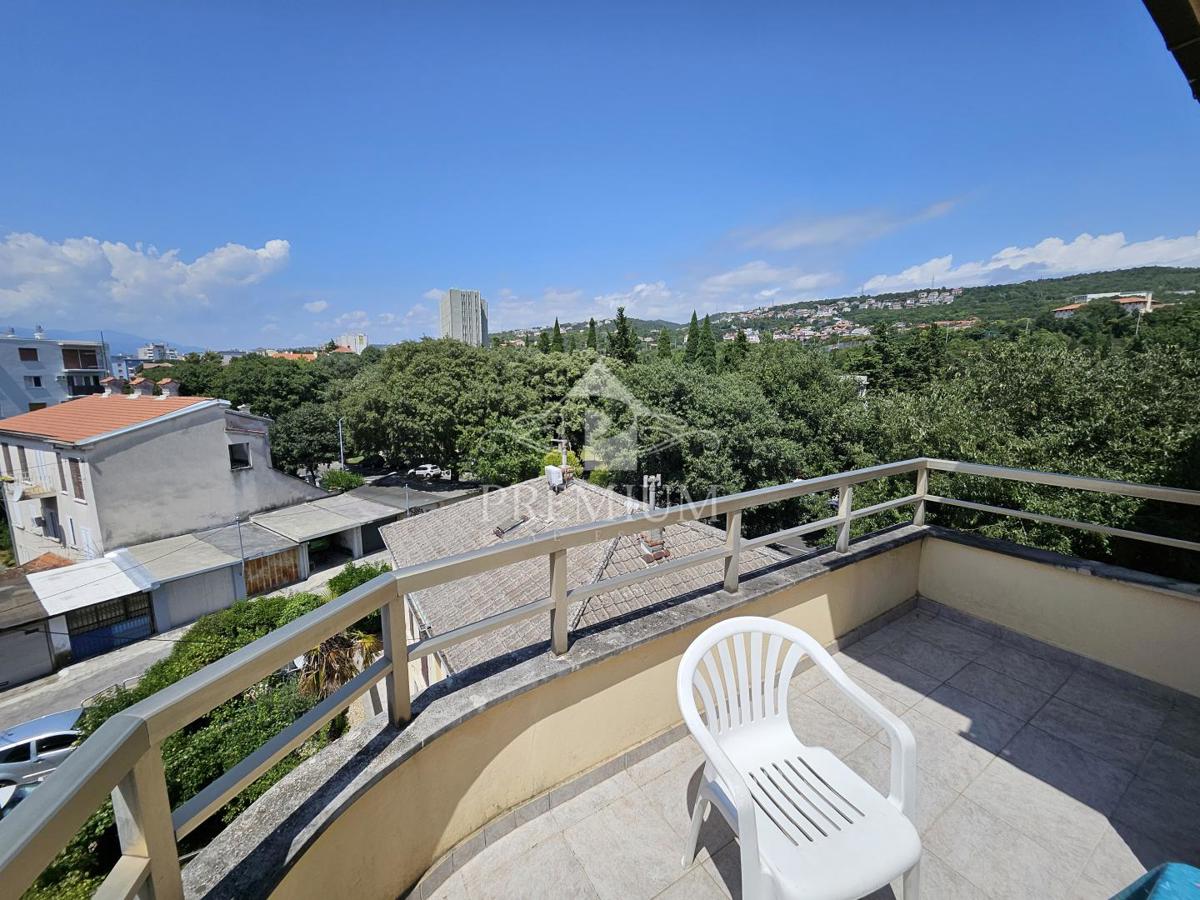 APPARTAMENTO SU DUE PIANI, GARAGE, GIARDINO