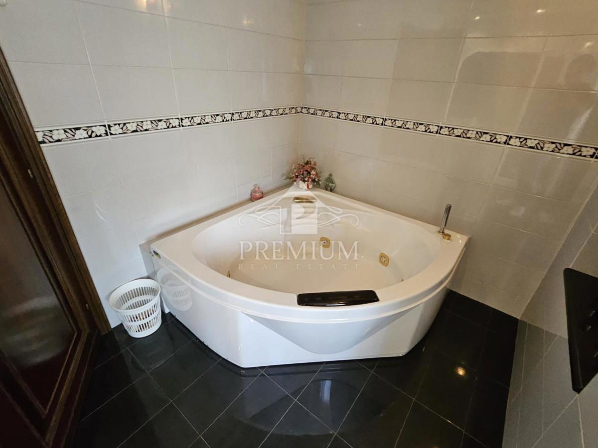 APPARTAMENTO SU DUE PIANI, GARAGE, GIARDINO