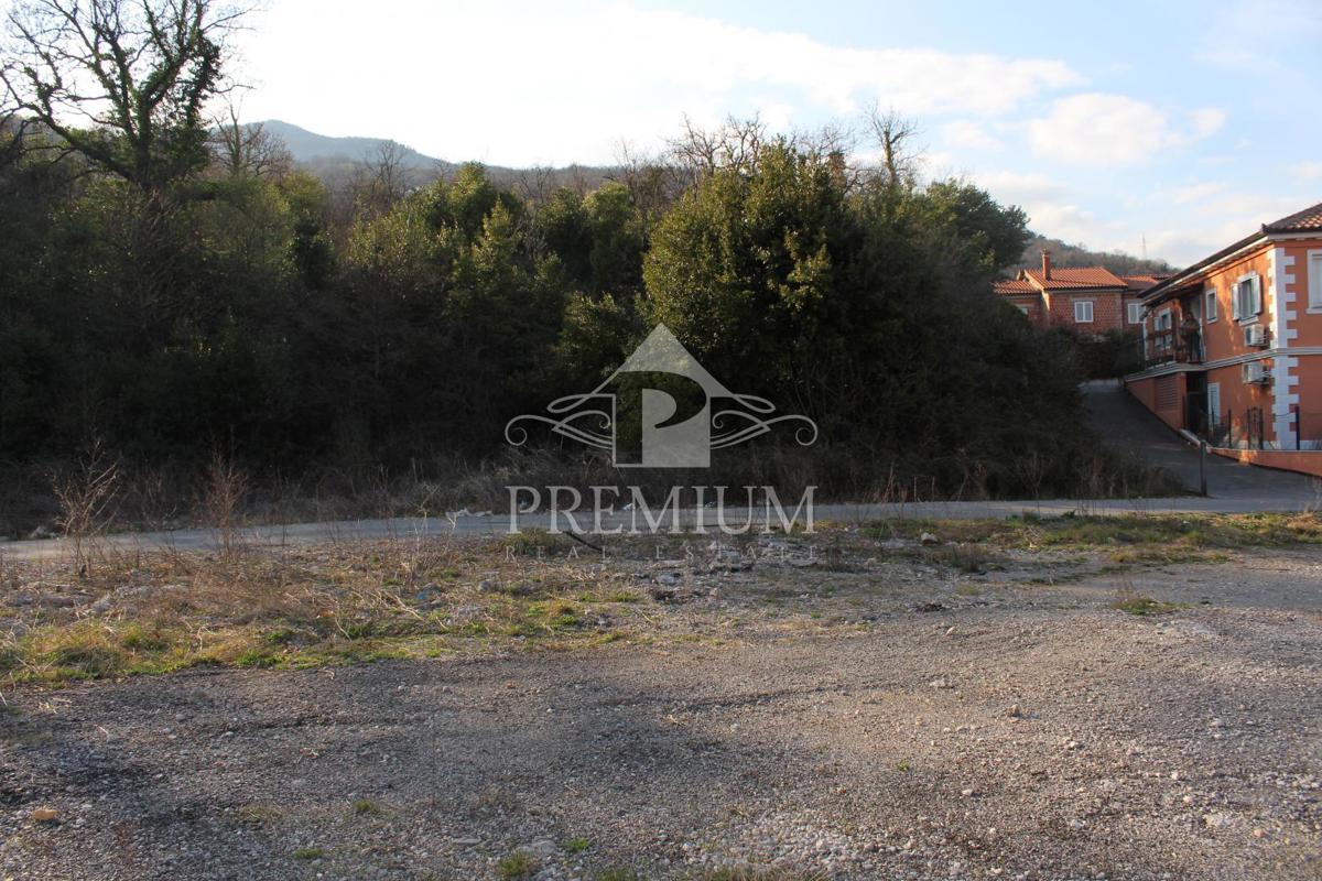 TERRENO EDIFICABILE CON PERMESSO DI LOCAZIONE,