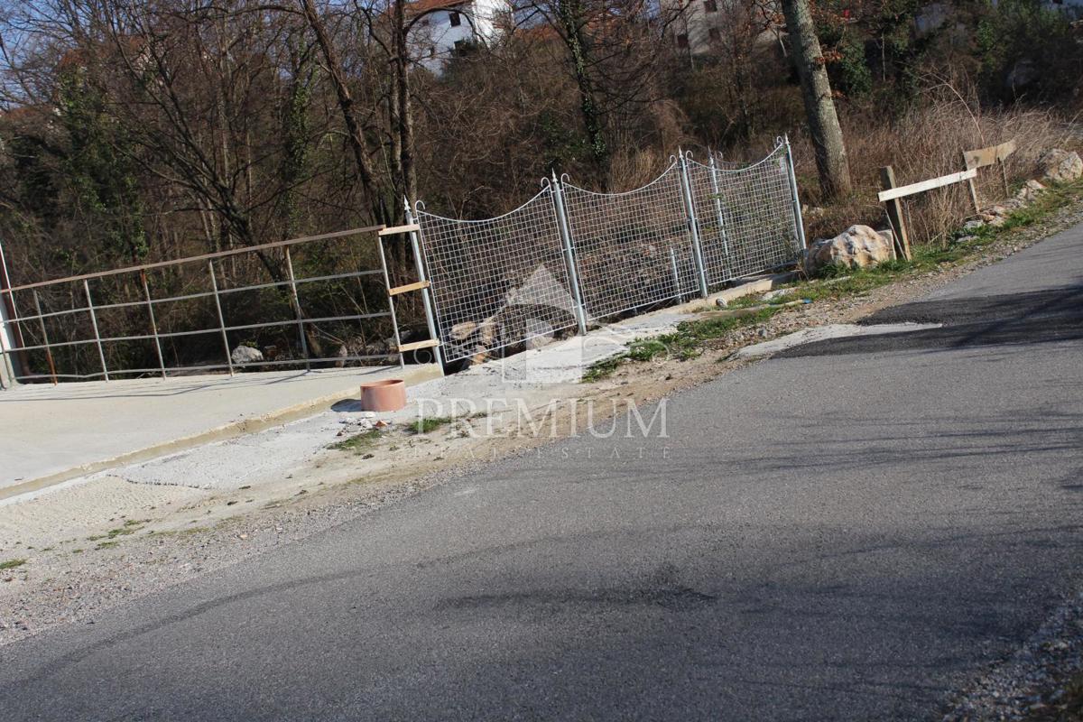 TERRENO EDIFICABILE CON PERMESSO DI LOCAZIONE,