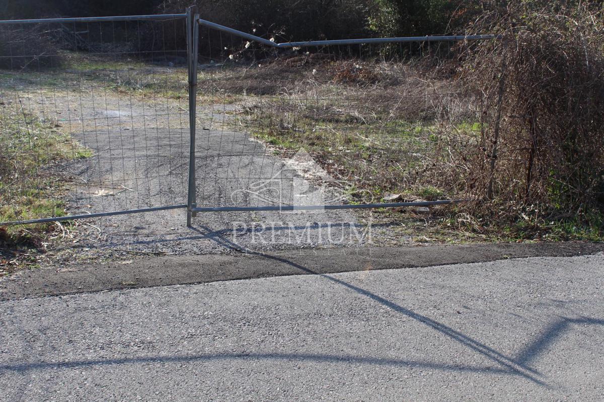 TERRENO EDIFICABILE CON PERMESSO DI LOCAZIONE,