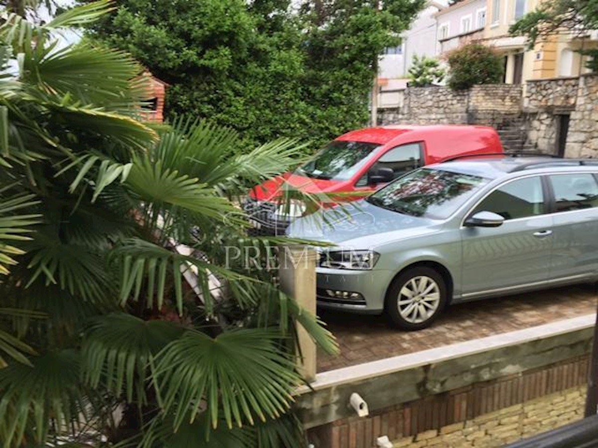 APPARTAMENTO IN CENTRO CON AMPIA TERRAZZA E PARCHEGGIO