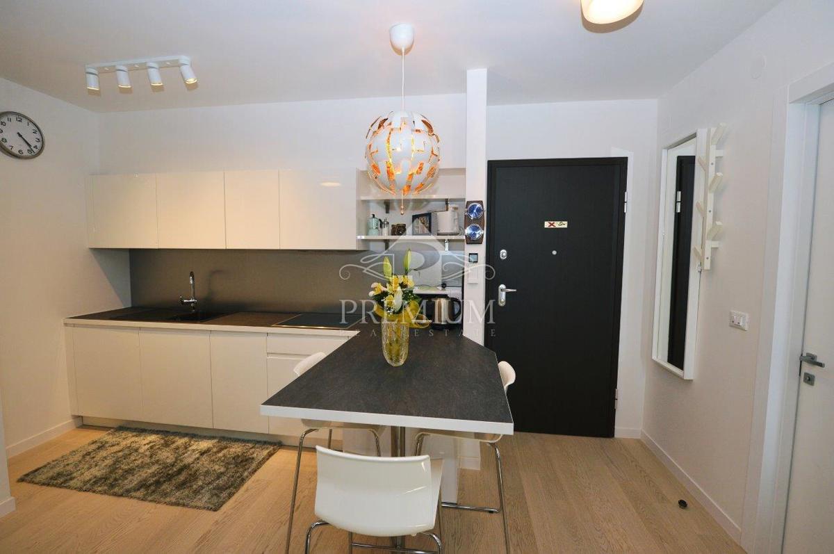 APPARTAMENTO IN POSIZIONE TRANQUILLA, NUOVA COSTRUZIONE, PARCHEGGIO, VISTA