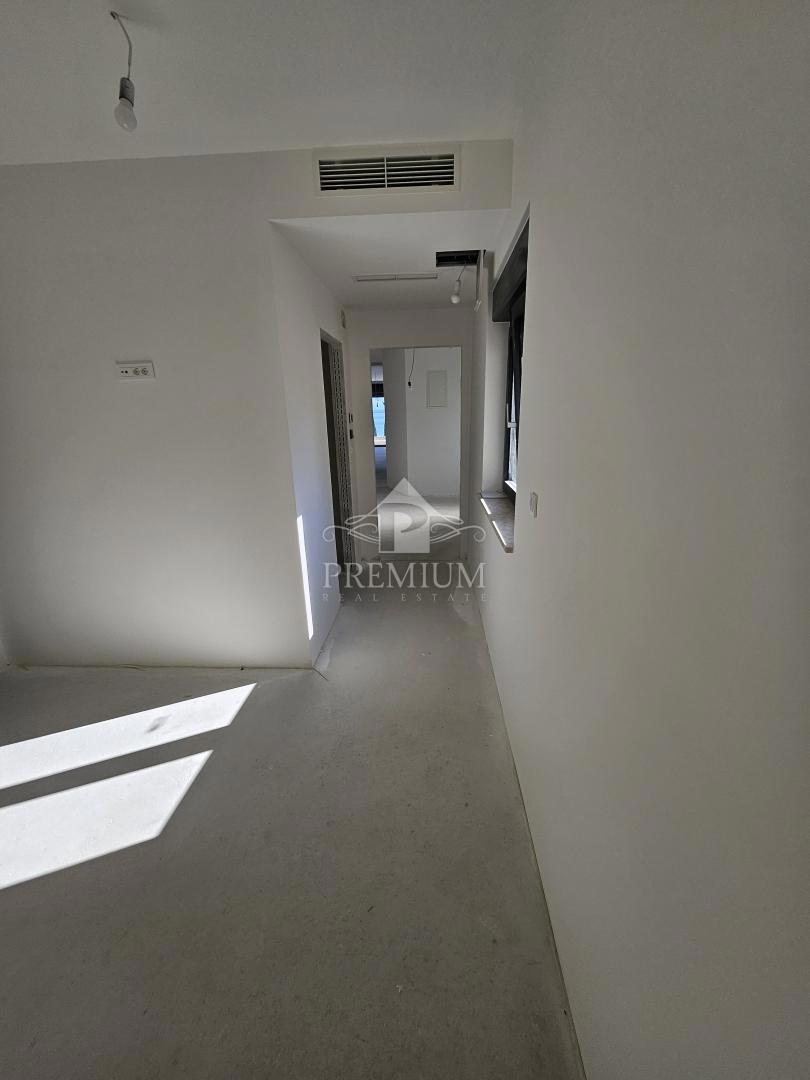 APPARTAMENTO CON PISCINA E VISTA, PARCHEGGIO, COSTRUITO NEL 2025