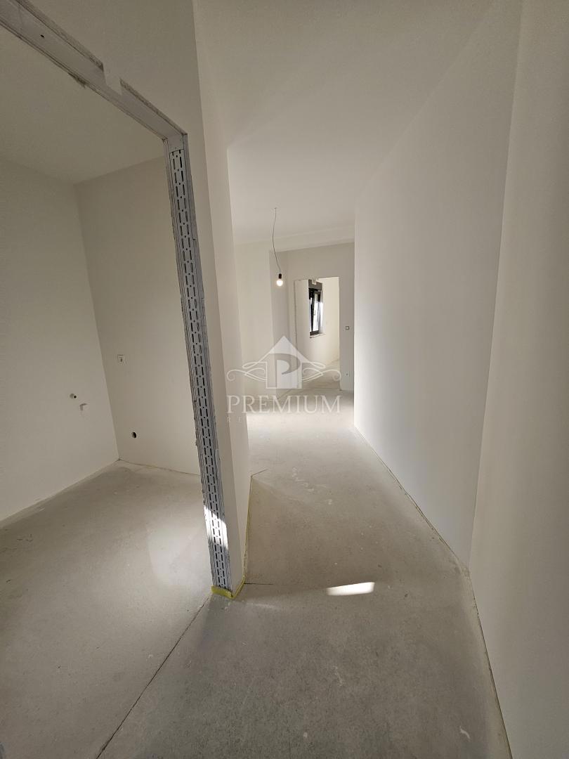 APPARTAMENTO CON PISCINA E VISTA, PARCHEGGIO, COSTRUITO NEL 2025