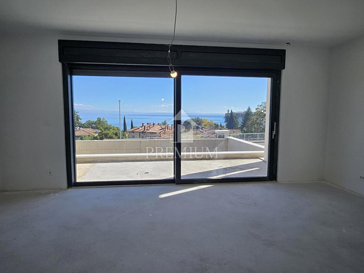 APPARTAMENTO CON PISCINA E VISTA, PARCHEGGIO, COSTRUITO NEL 2025