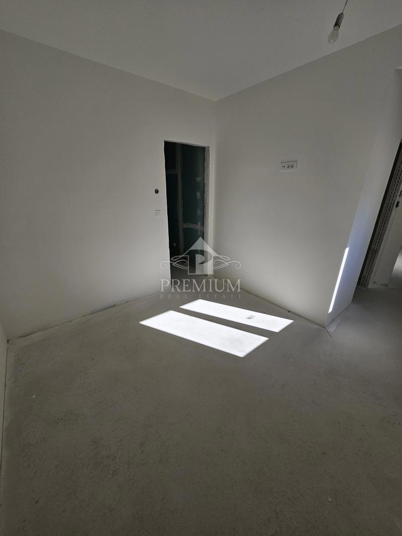 APPARTAMENTO CON PISCINA E VISTA, PARCHEGGIO, COSTRUITO NEL 2025