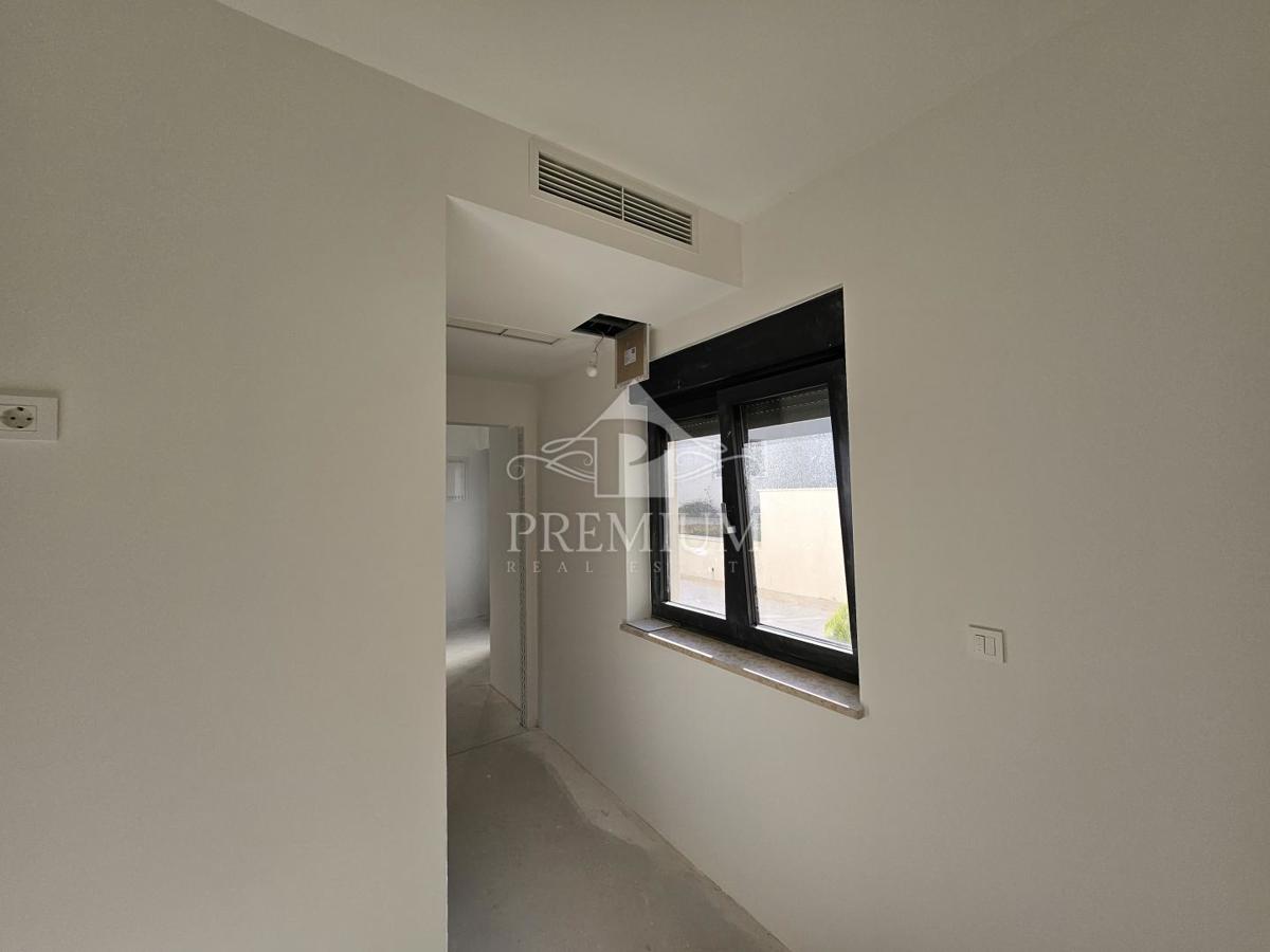 APPARTAMENTO CON PISCINA E VISTA, PARCHEGGIO, COSTRUITO NEL 2025