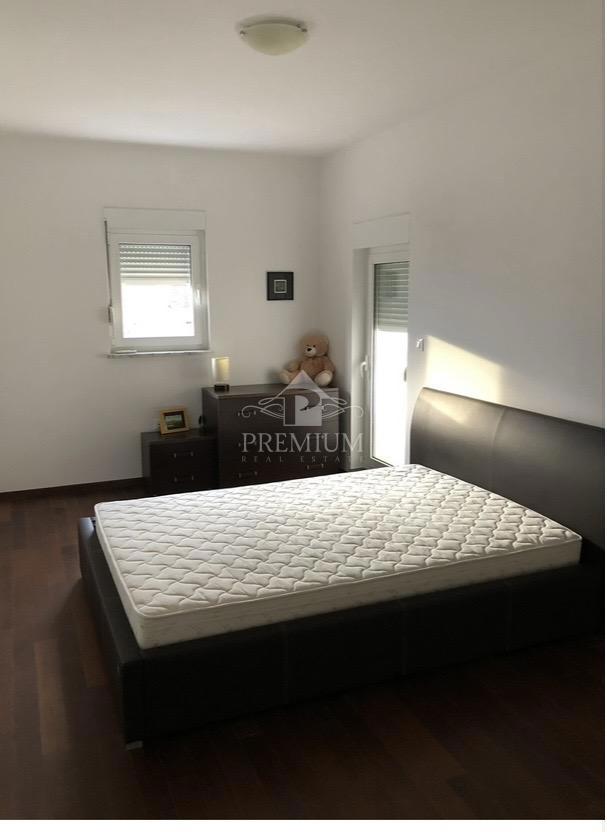 APPARTAMENTO MODERNO CON VISTA PANORAMICA, PARCHEGGIO