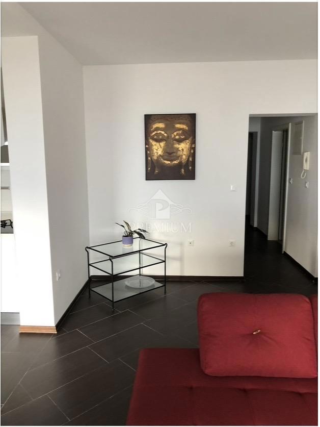 APPARTAMENTO MODERNO CON VISTA PANORAMICA, PARCHEGGIO