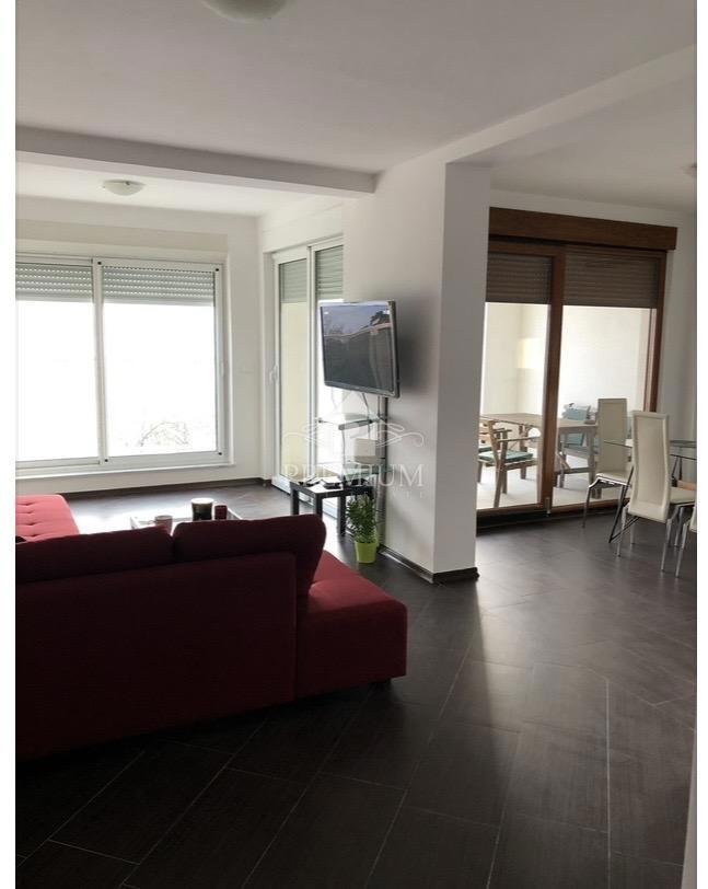 APPARTAMENTO MODERNO CON VISTA PANORAMICA, PARCHEGGIO