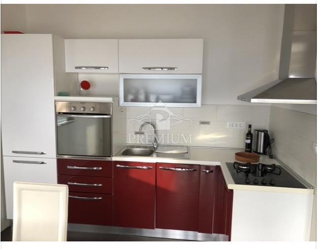 APPARTAMENTO MODERNO CON VISTA PANORAMICA, PARCHEGGIO