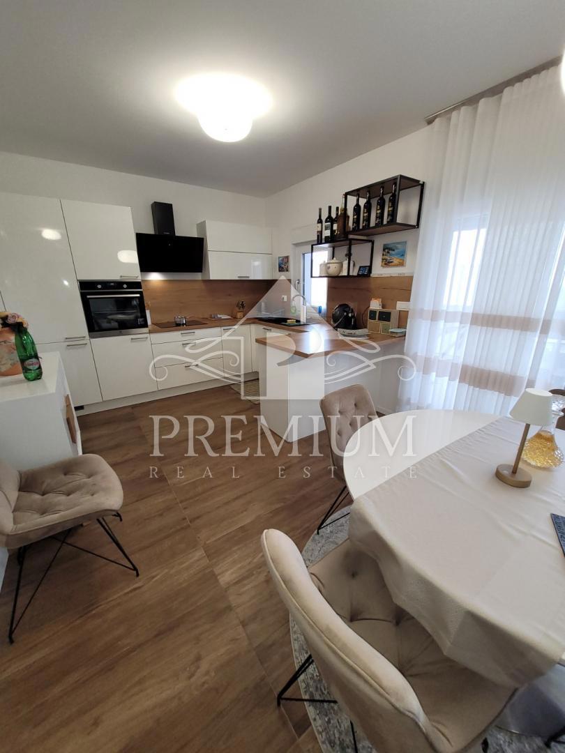 ATTICO CON TERRAZZO, VISTA PANORAMICA, GARAGE