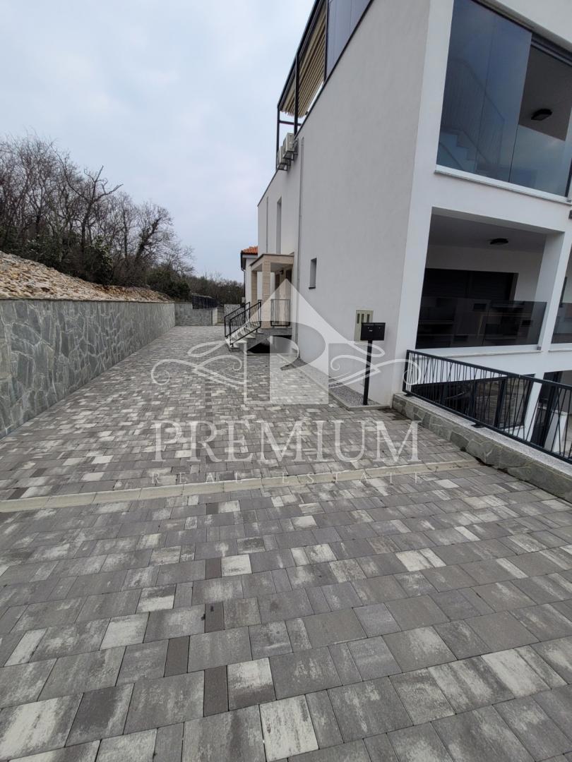 ATTICO CON TERRAZZO, VISTA PANORAMICA, GARAGE