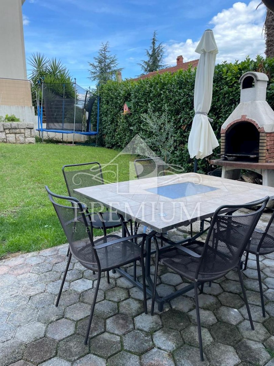 APPARTAMENTO IN VILLA URBANA CON GIARDINO PROPRIO