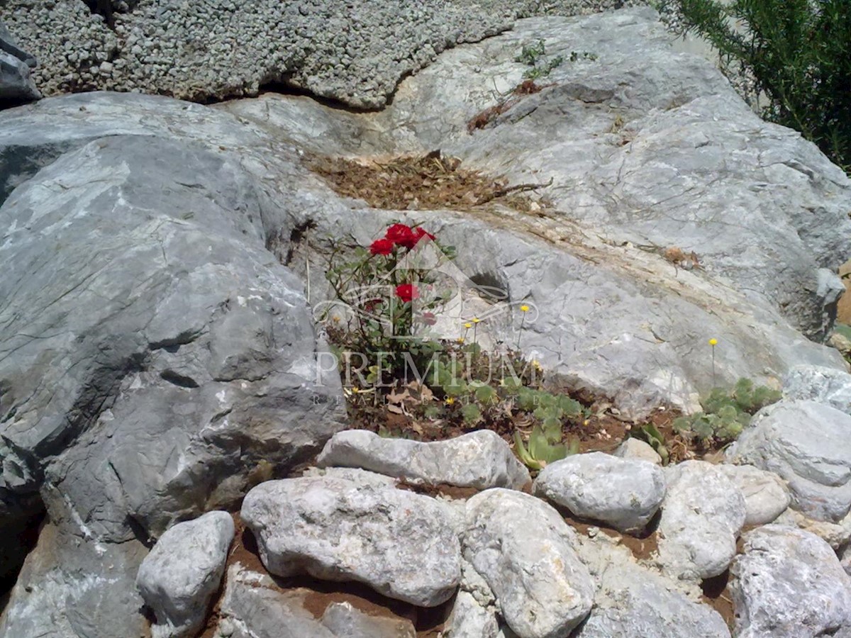 IČIĆI - VILLA CON 7 UNITA 'RESIDENZIALI, VICINO AL MARE