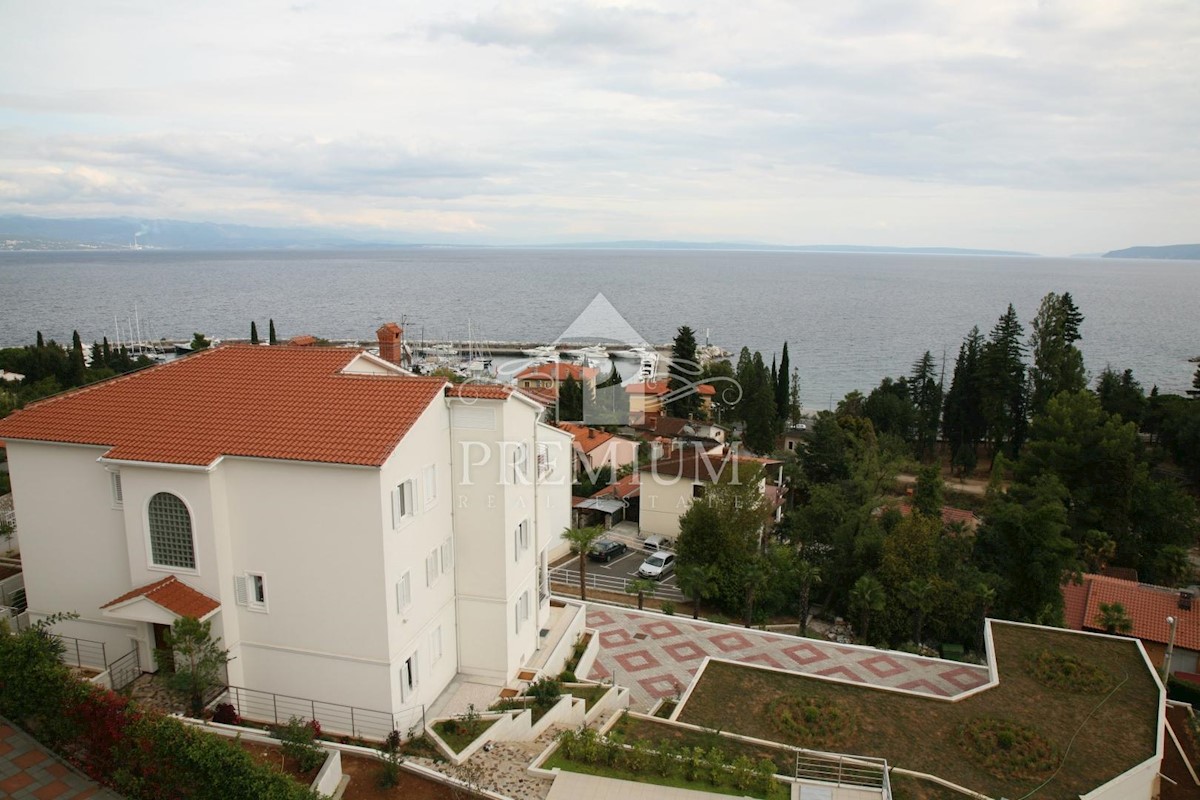 IČIĆI - VILLA CON 7 UNITA 'RESIDENZIALI, VICINO AL MARE