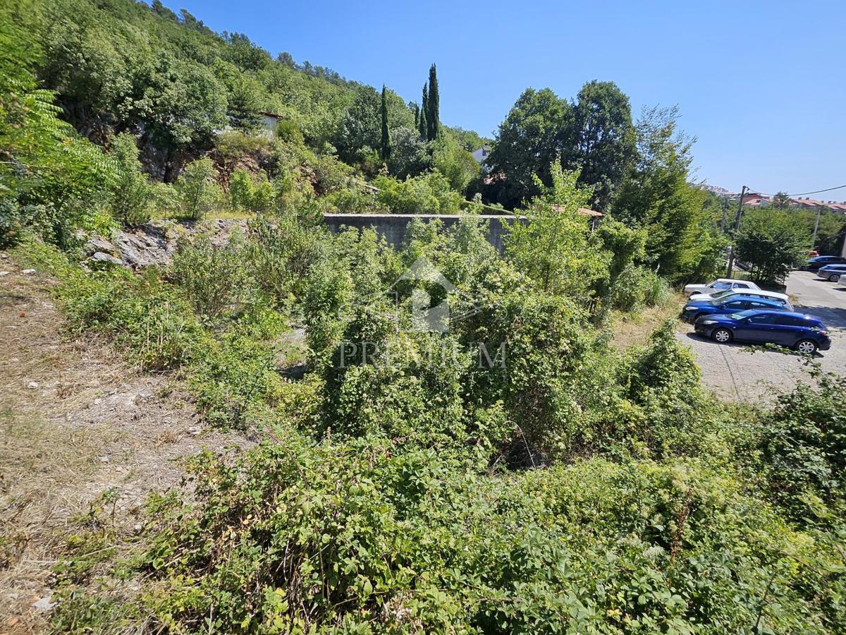 TERRENO CON COSTRUZIONE INIZIATA