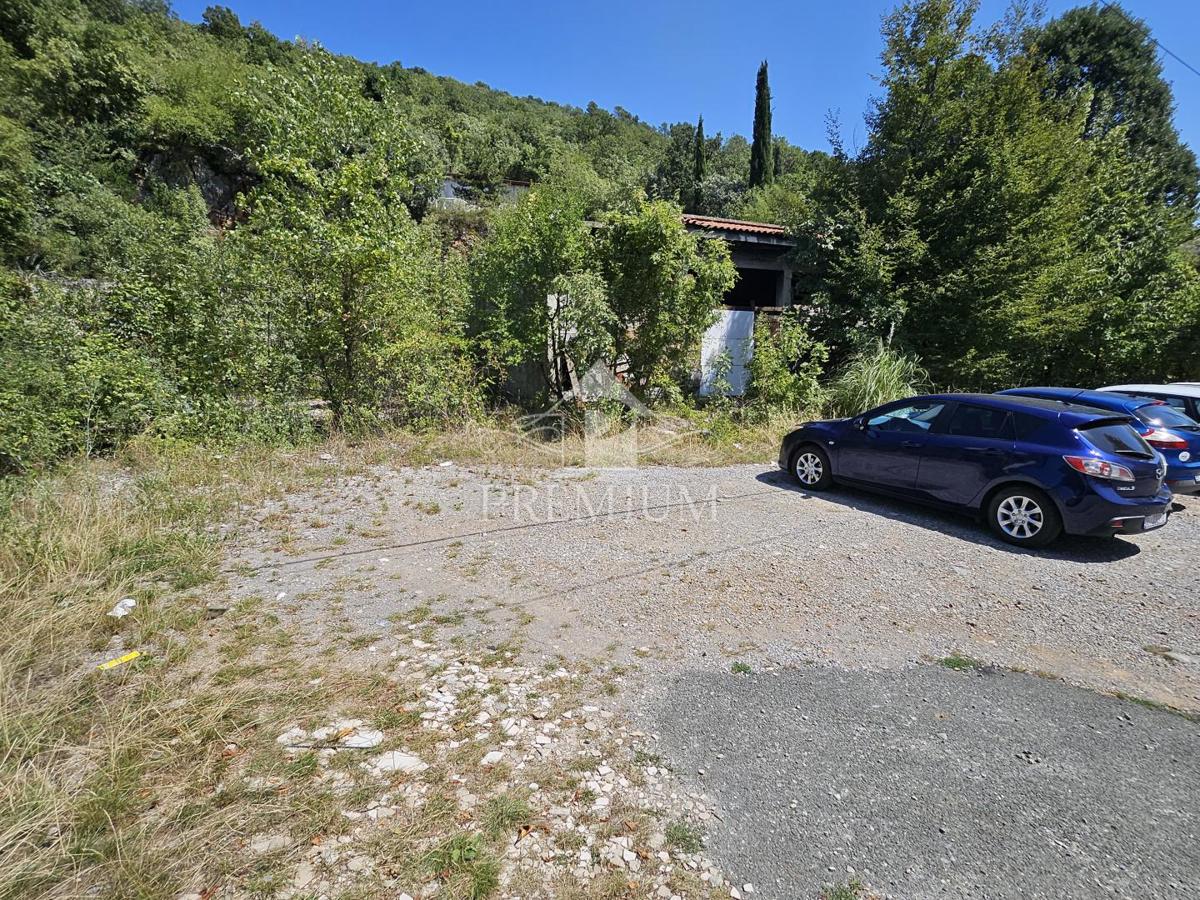 TERRENO CON COSTRUZIONE INIZIATA