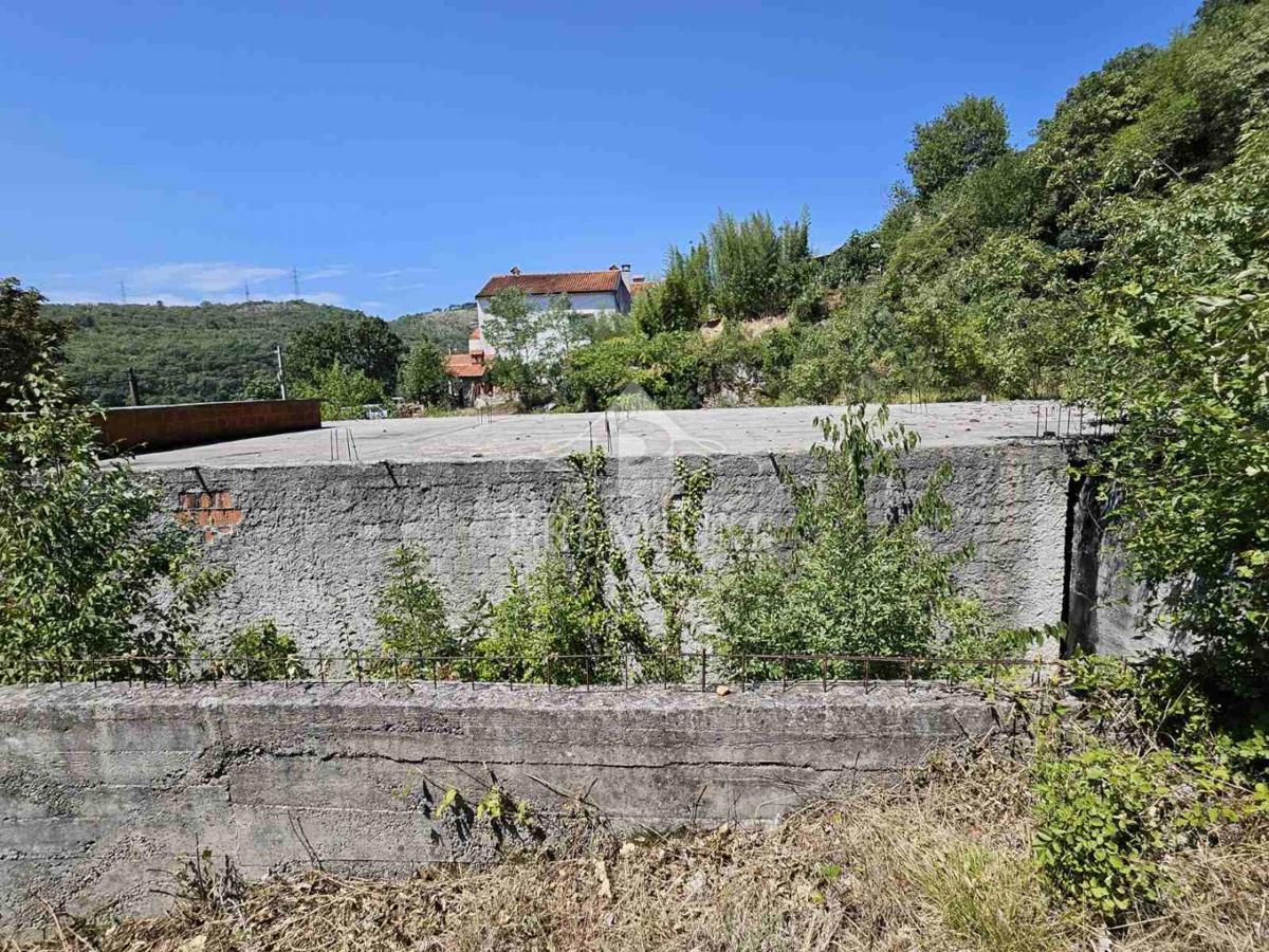 TERRENO CON COSTRUZIONE INIZIATA