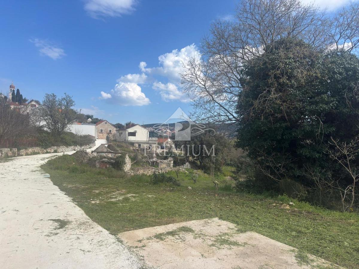 CASA IN PIETRA CON GIARDINO RECENTEMENTE RESTAURATA