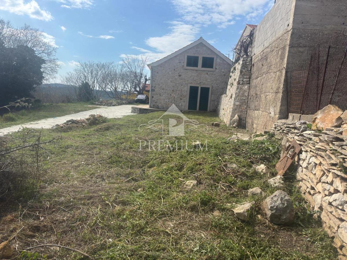 CASA IN PIETRA CON GIARDINO RECENTEMENTE RESTAURATA