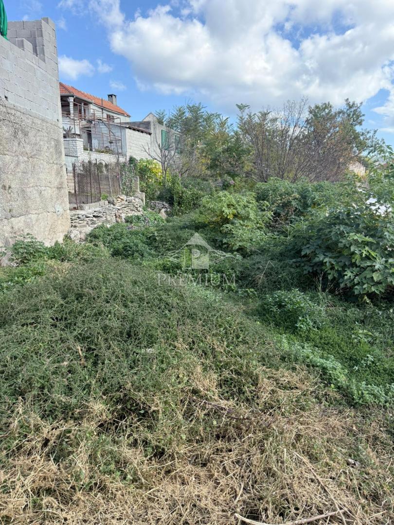 CASA IN PIETRA CON GIARDINO RECENTEMENTE RESTAURATA