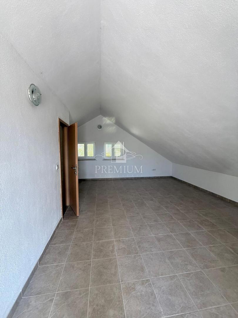 CASA IN PIETRA CON GIARDINO RECENTEMENTE RESTAURATA