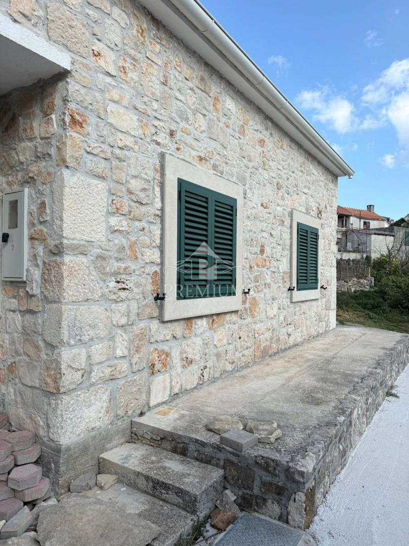 CASA IN PIETRA CON GIARDINO RECENTEMENTE RESTAURATA