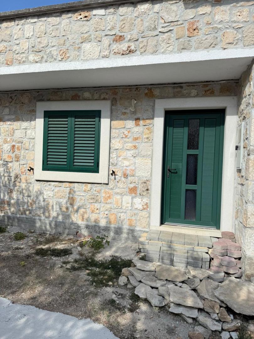 CASA IN PIETRA CON GIARDINO RECENTEMENTE RESTAURATA