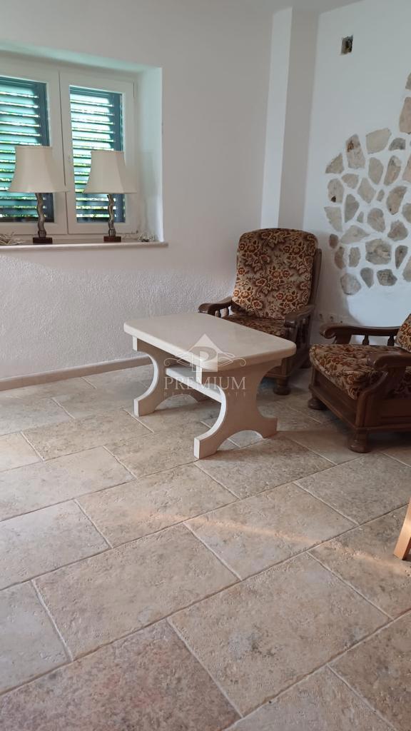 CASA IN PIETRA CON GIARDINO RECENTEMENTE RESTAURATA