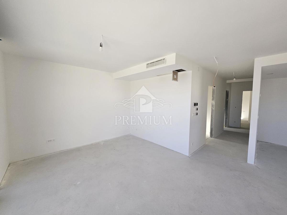 VILLA ESCLUSIVA CON PISCINA, CENTRO, VICINO AL MARE