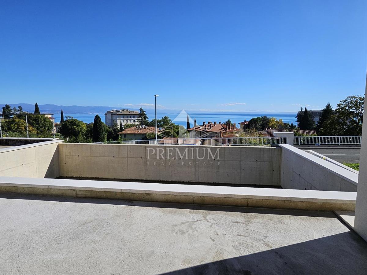 VILLA ESCLUSIVA CON PISCINA, CENTRO, VICINO AL MARE