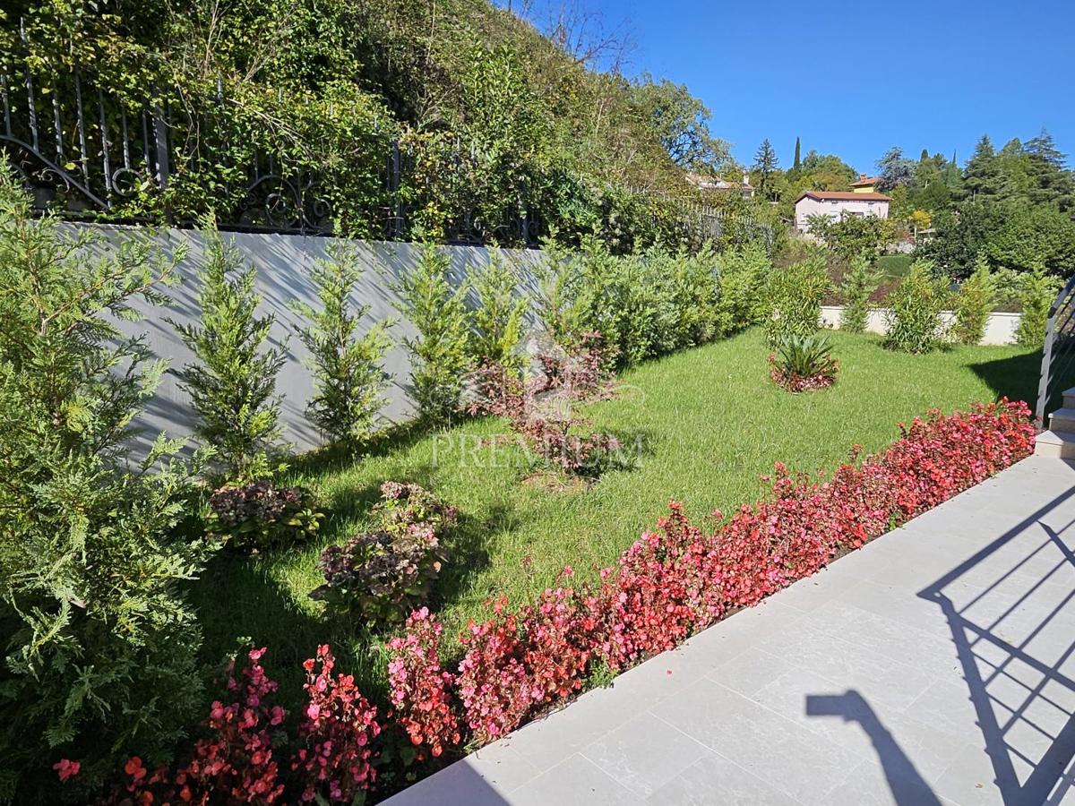 VILLA ESCLUSIVA CON PISCINA, CENTRO, VICINO AL MARE