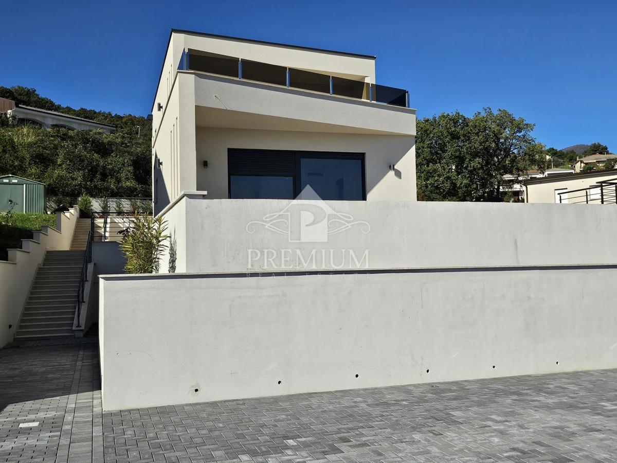 VILLA ESCLUSIVA CON PISCINA, CENTRO, VICINO AL MARE