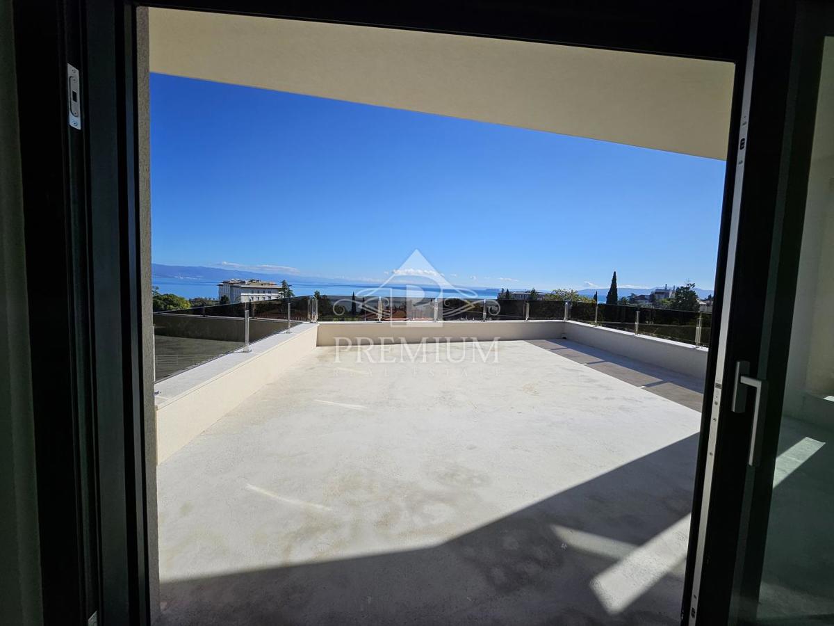 VILLA ESCLUSIVA CON PISCINA, CENTRO, VICINO AL MARE