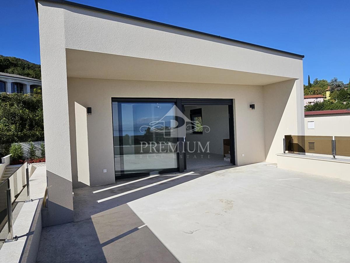 VILLA ESCLUSIVA CON PISCINA, CENTRO, VICINO AL MARE