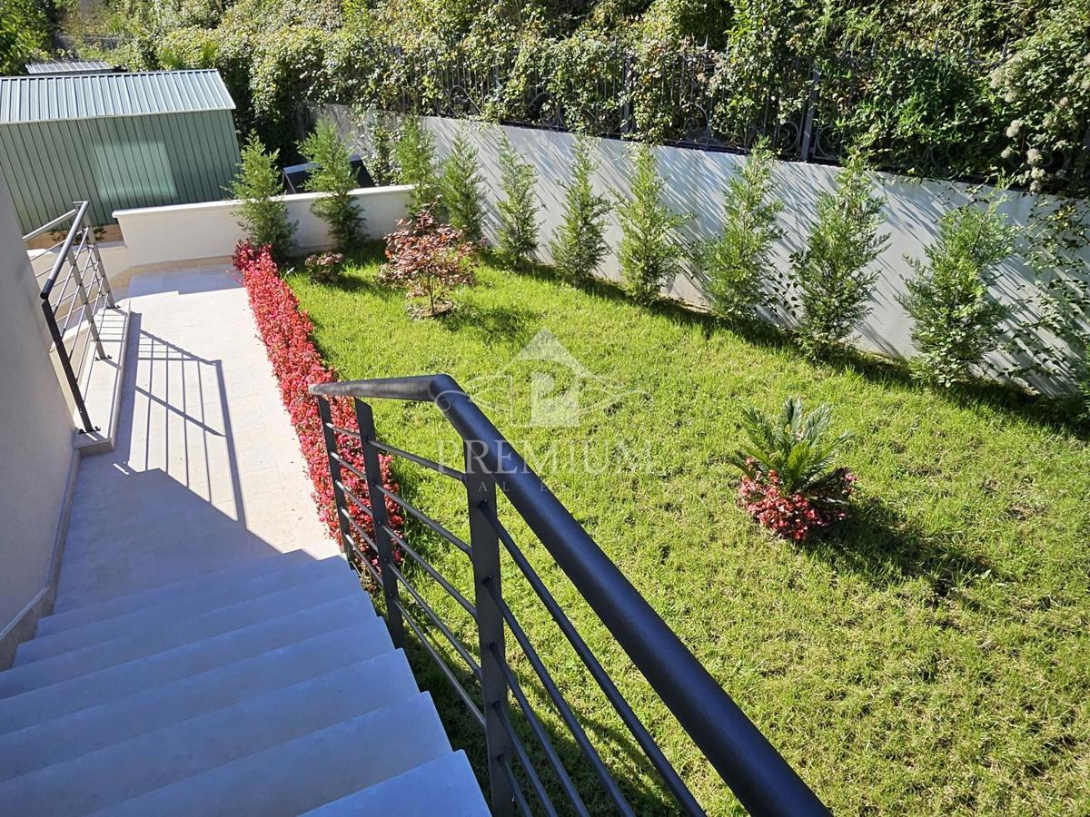 VILLA ESCLUSIVA CON PISCINA, CENTRO, VICINO AL MARE