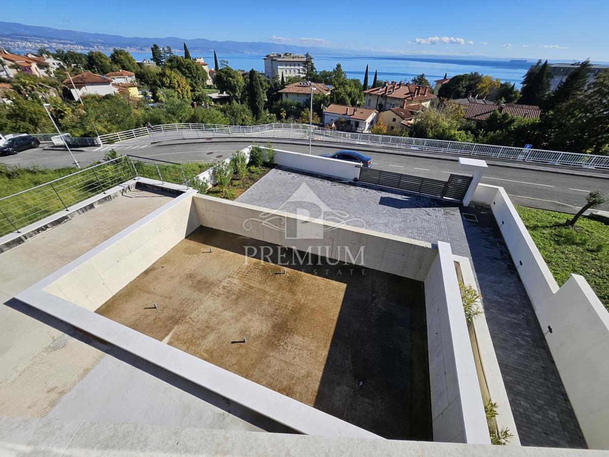 VILLA ESCLUSIVA CON PISCINA, CENTRO, VICINO AL MARE