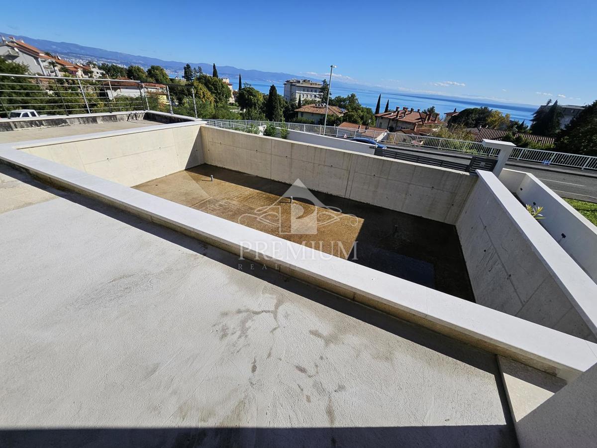 VILLA ESCLUSIVA CON PISCINA, CENTRO, VICINO AL MARE