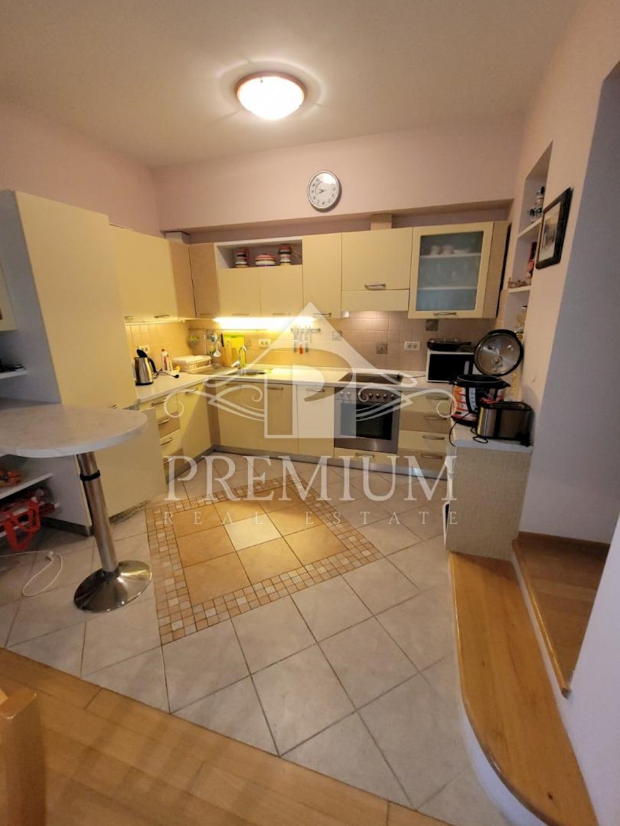 APPARTAMENTO DUPLEX VICINO AL CENTRO CON GIARDINO, PARCHEGGIO