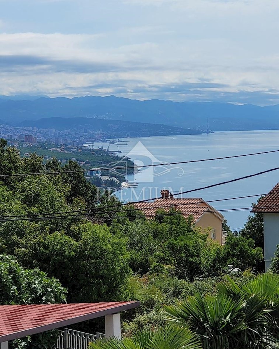 FABBRICATO COMMERCIALE E RESIDENZIALE CON GIARDINO VIVAIO