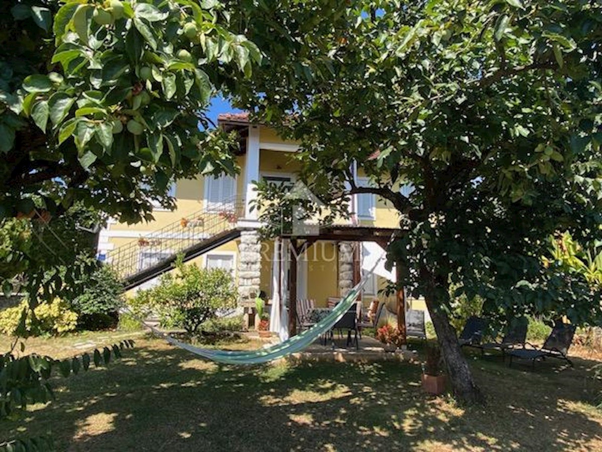 CASA CON GIARDINO E VISTA MARE, GARAGE, TAVERNA