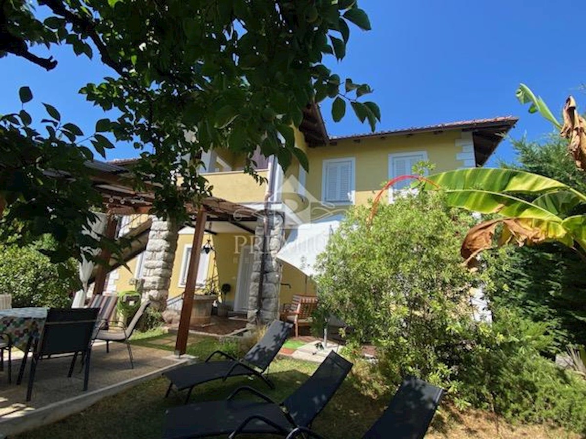 CASA CON GIARDINO E VISTA MARE, GARAGE, TAVERNA