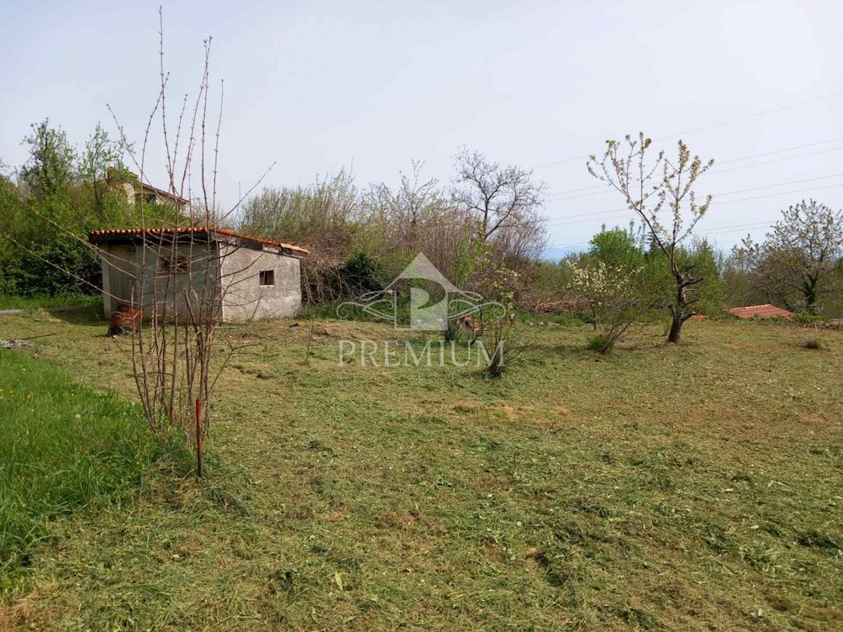 TERRENO EDIFICABILE DI FORMA CORRETTA