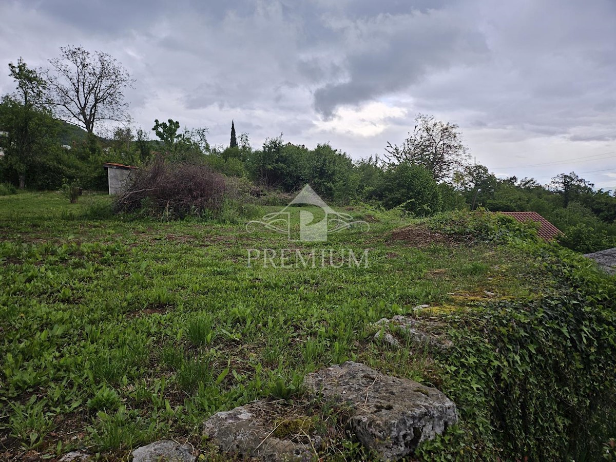 TERRENO EDIFICABILE DI FORMA CORRETTA